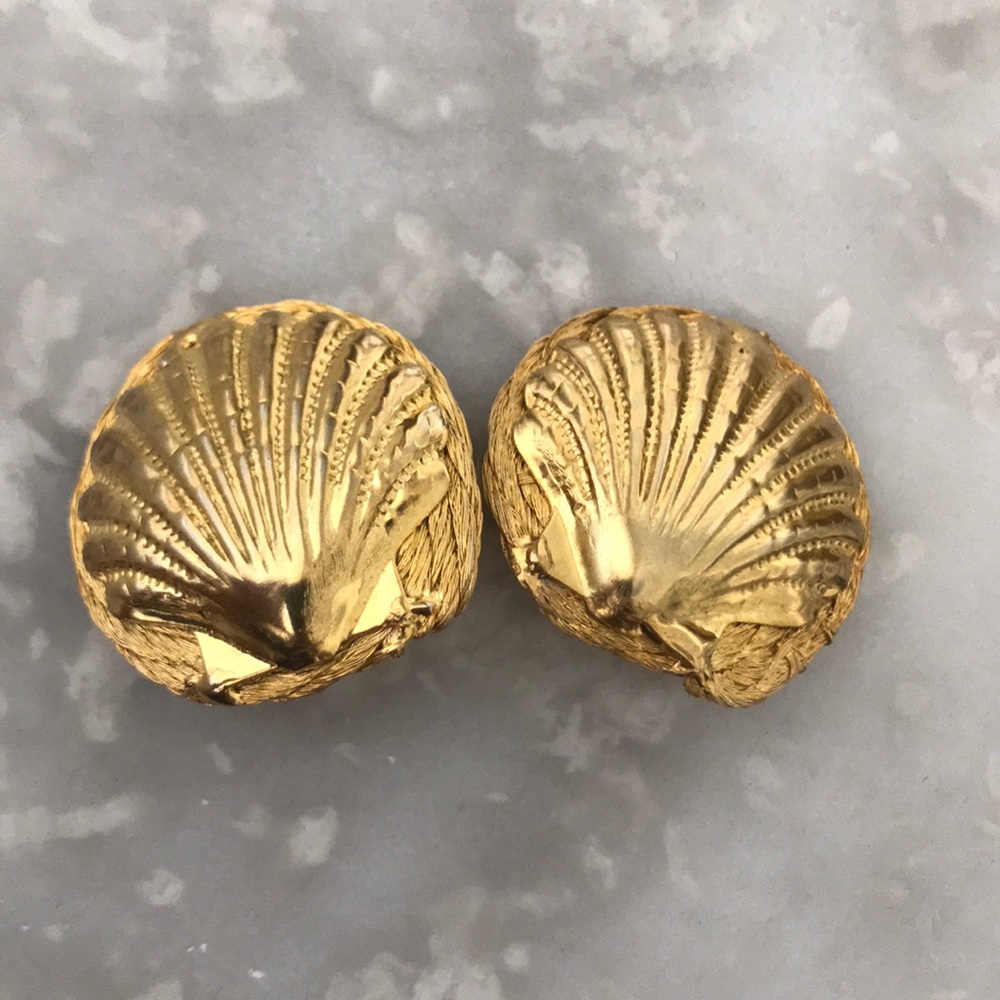 Vintage Shell Clip On Earrings